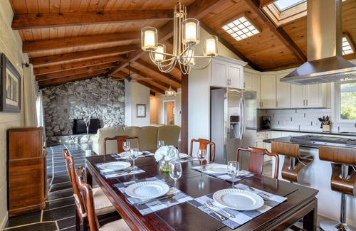 Skyline-Hillcrest Estates House | Skyline Retreat with Spectacular Bay Views