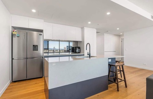 Southport Apartment | Skyline Showdown - Views, Games & Vibes