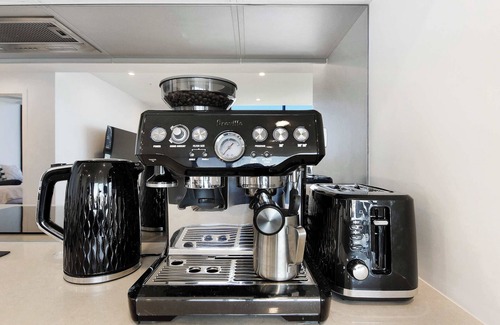 Southport Apartment | Skyline Showdown - Views, Games & Vibes