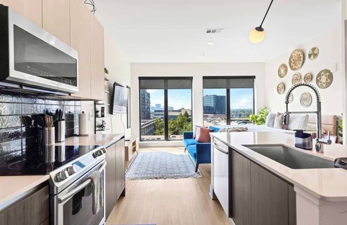 Home Park Apartment | Skyline View Serene Oasis