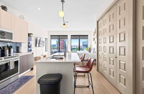 Home Park Apartment | Skyline View Serene Oasis