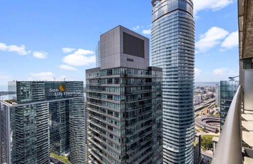 Downtown Toronto House | Skyline Waterfront 2BR plus 2BA wParking near MTCC