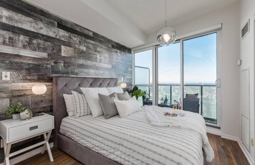 Downtown Toronto House | Skyline Waterfront 2BR plus 2BA wParking near MTCC