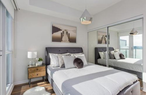 Downtown Toronto House | Skyline Waterfront 2BR plus 2BA wParking near MTCC