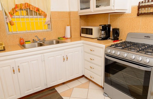Gate Park Apartment | Skylite- Cozy Private Apartment, In A Secure Setting, Near Golf, Town and Beach