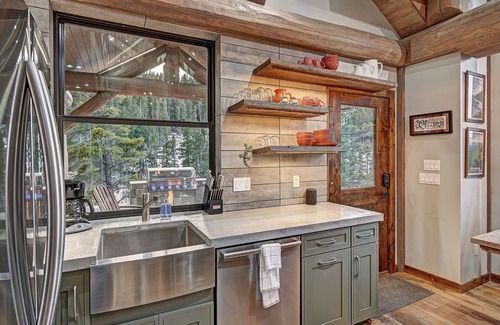 Coal Creek Cabin | SkyRun Cabin - Stunning Mountain Views & Fire Pit