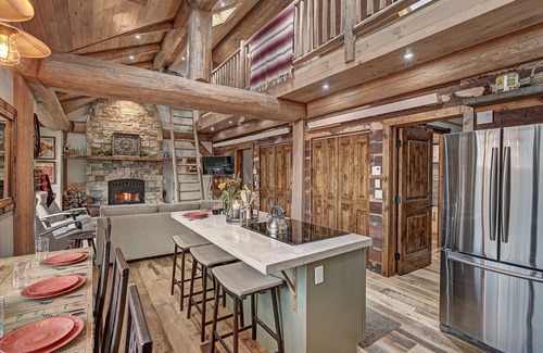 Coal Creek Cabin | SkyRun Cabin - Stunning Mountain Views & Fire Pit