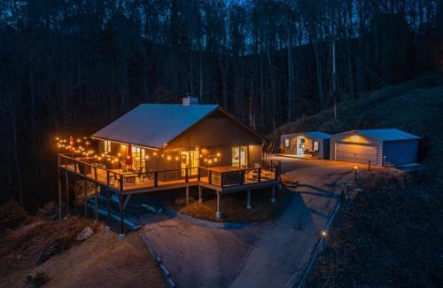 Almond House | Skytop Summit-Hot Tub-Firepit-Big Views