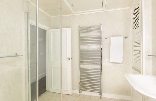 East Finchley House | Skyvillion - Cozy 2 Bed Cottage in East Finchley