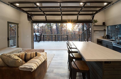 Sevierville Cabin | Skywalk Treehouse: 4 Treehouses Linked by Bridges, all 4 treehouses to yourself