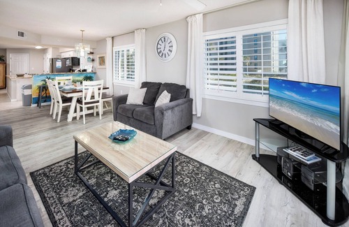 Fort Walton Beach Condo | SL 101: Sugary Sands - Your 2nd story Corner Oceanfront Escape Awaits You!