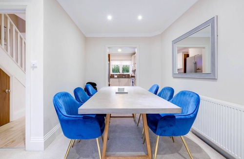 Slough House | SL Reet Gdns 38 - Town Center 4 Bedroom 4 bathroom Hse with Parking Slough (38)