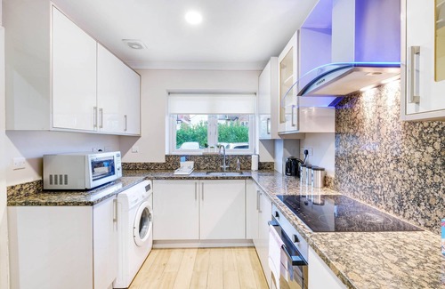 Slough House | SL Reet Gdns 38 - Town Center 4 Bedroom 4 bathroom Hse with Parking Slough (38)