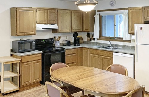 La Pointe House | Slainte - Cottage located near Downtown La Pointe with Screened-in Porch!