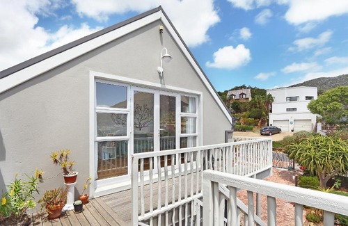 Capri Apartment | Slangkop Views