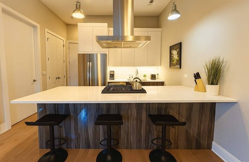 River North Apartment | Sleek 1BR Apt w/Laundry