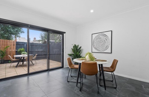 Clifton Hill House | Sleek 2-Bed Terrace near Local Parks
