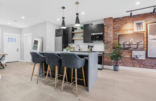 Chatham-Kent Apartment | Sleek Brand New 1 Bedroom - Downtown Luxury!