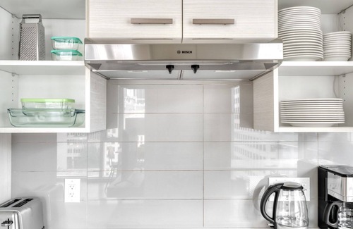 Downtown Seattle Apartment | Sleek Downtown 2BR w/Gym, W/D & BBQ, near Dining & Shops, by Blueground