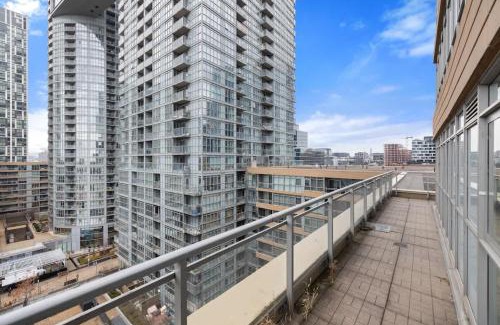 CityPlace Apartment | Sleek Downtown Oasis Modern Retreat in Toronto