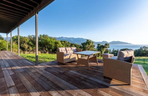 Kaikoura House | Sleek, Elevated Views, Hidden