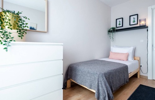 Celiktepe Mahallesi Apartment | Sleek Flat in Kagithane with Terrace
