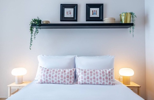 Celiktepe Mahallesi Apartment | Sleek Flat in Kagithane with Terrace