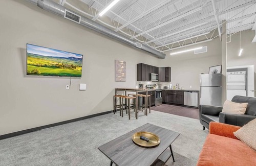 Waldron Apartment | Sleek, modern loft minutes from Airport, FAST Wifi