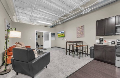 Waldron Apartment | Sleek, modern loft minutes from Airport, FAST Wifi