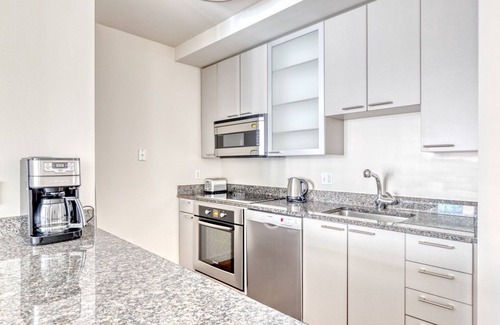 West End Apartment | Sleek North Station 1BR w/W/D & Gym, near TD Garden, by Blueground