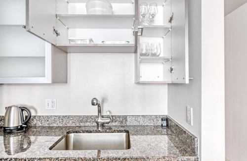 West End Apartment | Sleek North Station 1BR w/W/D & Gym, near TD Garden, by Blueground