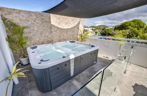 Bogangar Apartment | Sleep 10 in the heart of Cabarita Beach, gateway to the Tweed Coast and Valley.