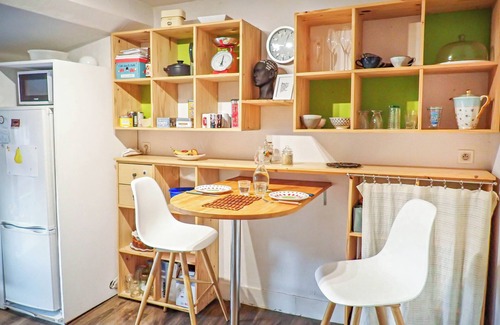 Prefecture Apartment | Sleep at a shrink's! Top originality! Charming furnished apartment in the heart of town