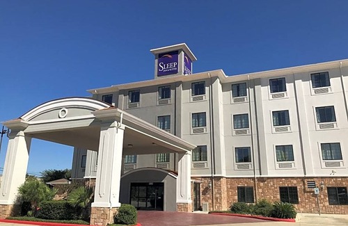 Wetmore Hotel | Sleep Inn & Suites at Six Flags