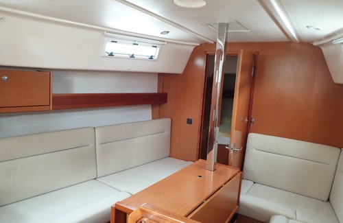 Les Anses-d'Arlets Boat Rental | Sleep on the water, privatize a charming sailboat in Grand Anse!