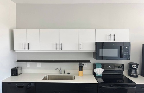 NoDo District House | Sleepover: Chic 1BD/1BA + Gym - Downtown Omahan