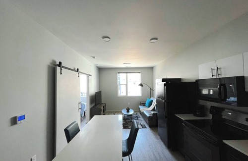 NoDo District House | Sleepover: Chic 1BD/1BA + Gym - Downtown Omahan