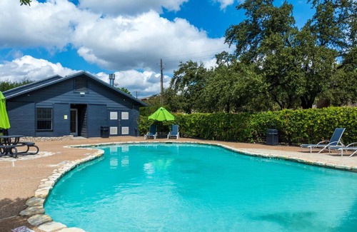 Windsor Park Apartment | Sleepover: Peaceful 1BD/1BA + Gym - Austin TX