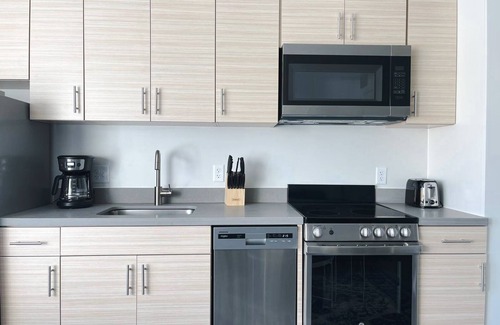 Des Moines Apartment | Sleepover: Urban Studio and Gym - Des Moinesn