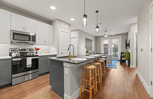 Fort Worth Apartment | Sleeps 10 w/King Bed+Gym+Free Parking+Stockyards