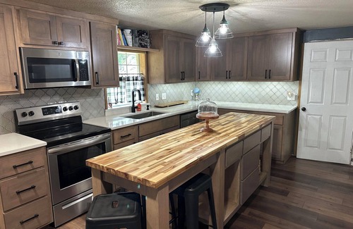 Cookson House | Sleeps 13 ~ 2-story home,1/4 mile to water!