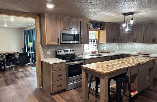 Cookson House | Sleeps 13 ~ 2-story home,1/4 mile to water!