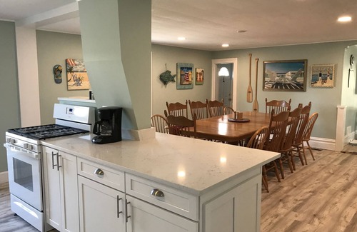 Lake Geneva House | Sleeps 15! DOWNTOWN LAKE GENEVA Fully Licensed for Weekend Rentals!