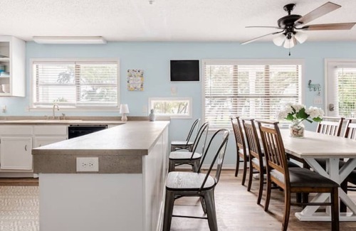 Orange Beach House | Sleeps 16 Private Boat Marina Private Beach Access Volleyball court Firepit