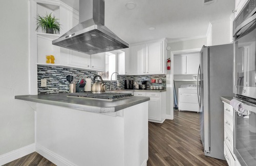 North Richland Hills House | Sleeps 20 w Heated Pool & HotTub by Stockyards DFW