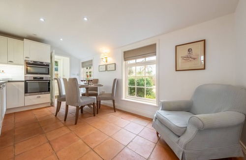 Bury St Edmunds Cottage | Sleeps 4 guests in 1 Double and 1 Twin bedroom