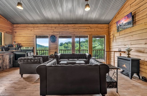Lynx Cabin | Sleeps 4| Private Bathroom | Stunning Views