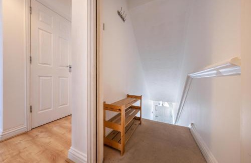 Bishop's Stortford Apartment | Sleeps 4 Relaxing Getaway near Stansted Airport & Bishops Stortford Town Centre