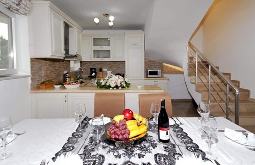 Lara Villa | Sleeps 6, Centrally Located Villa with Private Pool - AWZ 243