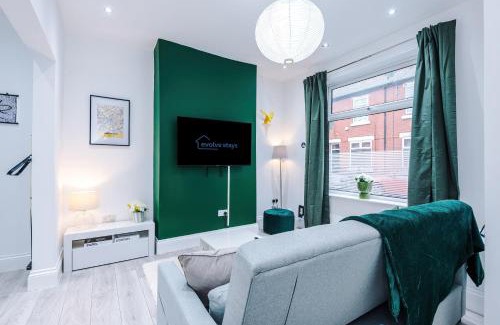 Salford Apartment | Sleeps 6, Pool Table, Free Parking, Perfect For Groups, Long Term Disc